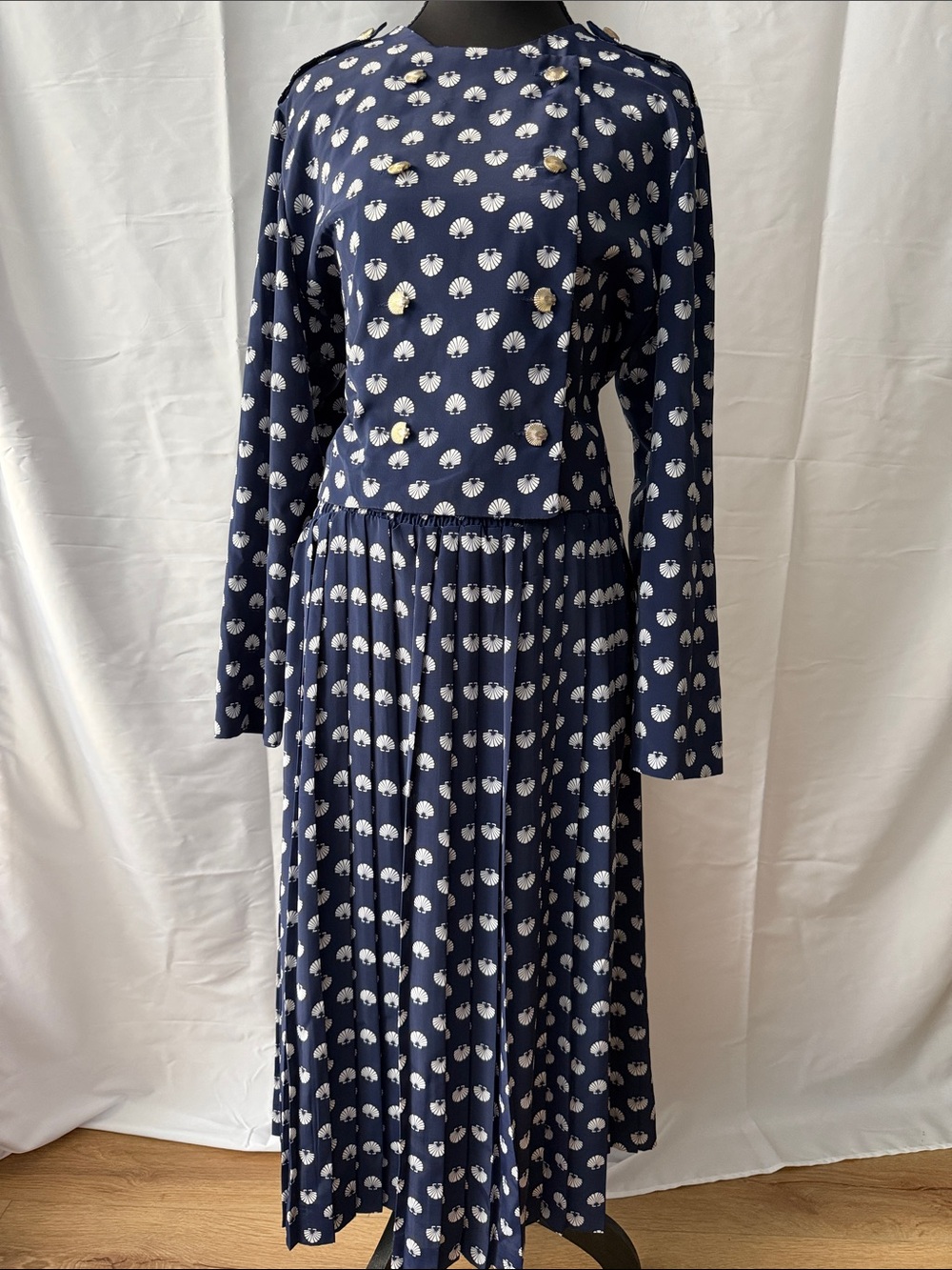 Vintage Liz Roberts Blue Pleated Midi Skirt Suit with White Shell Pattern Sz 12P